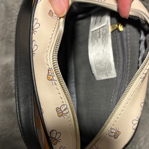 Oh Bother! Winnie the Pooh Crossbody Bag - Picture 4 of 4